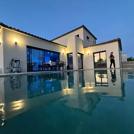 Magnifique Maison De Village Avec Piscine Chauffee Et Jacuzzi *