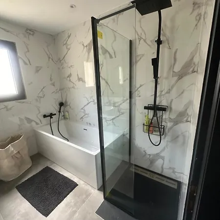 Magnifique Maison De Village Avec Piscine Chauffee Et Jacuzzi 빌라 *
