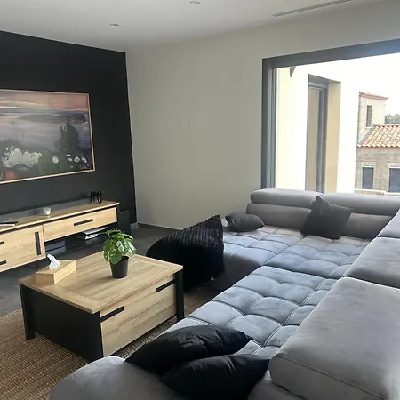 Magnifique Maison De Village Avec Piscine Chauffee Et Jacuzzi * Montfrin