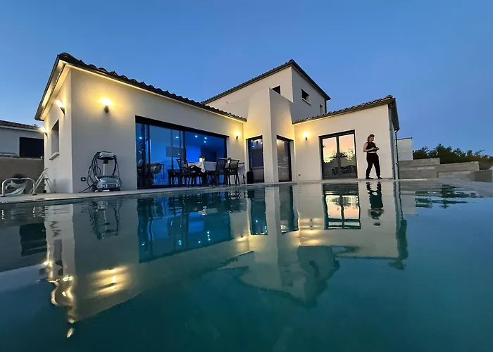 Magnifique Maison De Village Avec Piscine Chauffee Et Jacuzzi *
