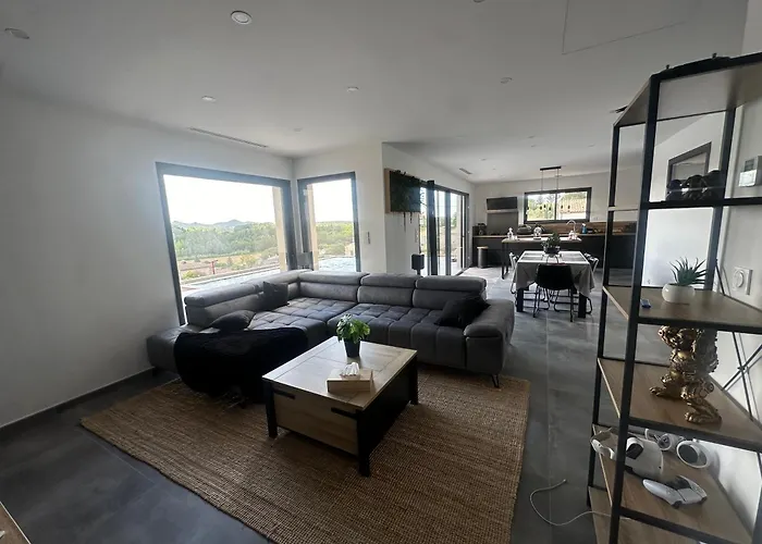 Magnifique Maison De Village Avec Piscine Chauffee Et Jacuzzi Βίλα
