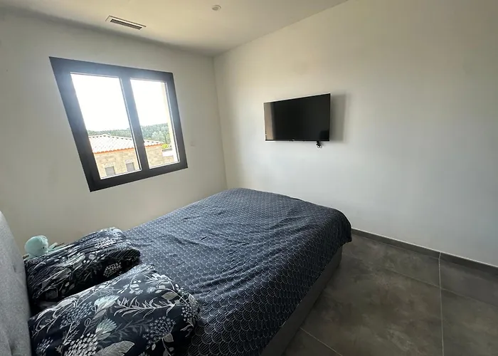 Magnifique Maison De Village Avec Piscine Chauffee Et Jacuzzi Montfrin