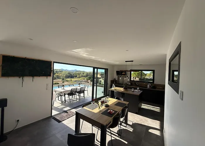 Magnifique Maison De Village Avec Piscine Chauffee Et Jacuzzi * Montfrin