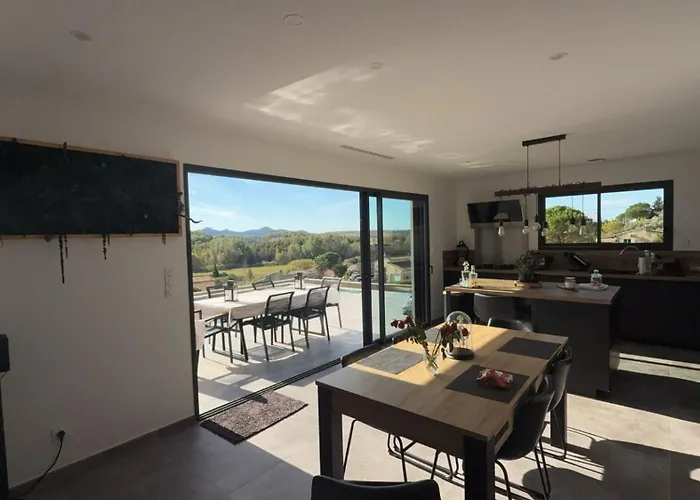 Magnifique Maison De Village Avec Piscine Chauffee Et Jacuzzi Βίλα Montfrin