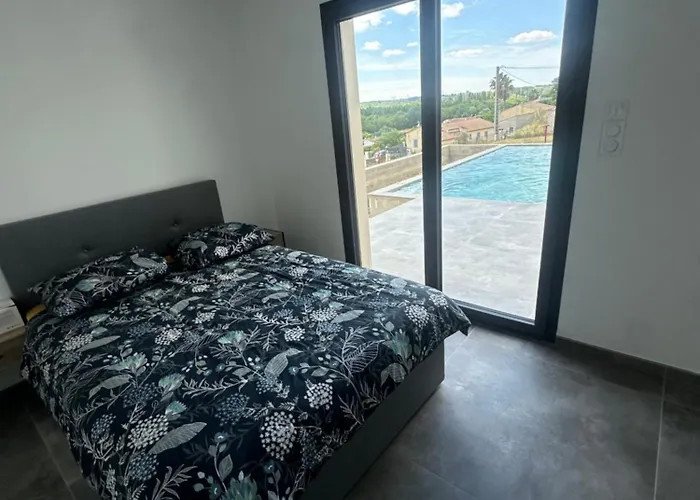 Magnifique Maison De Village Avec Piscine Chauffee Et Jacuzzi Βίλα