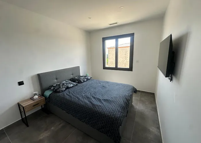 Magnifique Maison De Village Avec Piscine Chauffee Et Jacuzzi Βίλα Montfrin